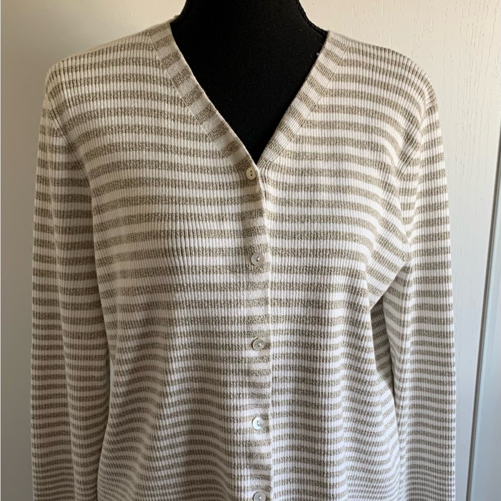 Chicos Design vintage cardigan sweater. Size large. Long sleeve.